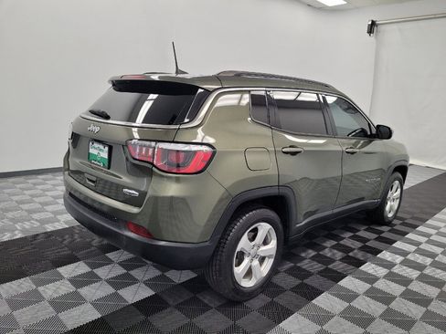 Used 2018 Jeep Compass Latitude w/ Popular Equipment Group FWD image 9