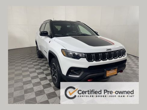 Certified 2025 Jeep Compass Trailhawk AWD/4WD image 1