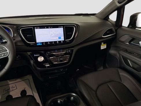New 2026 Chrysler Pacifica Select image 22