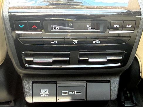 Used 2024 Acura MDX SH-AWD image 25