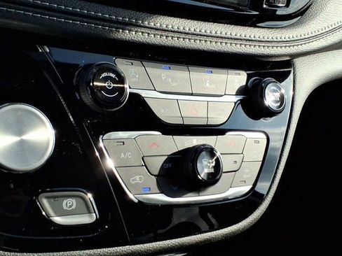 New 2026 Chrysler Pacifica Select image 9