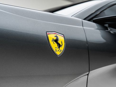 Used 2019 Ferrari 812 Superfast RWD image 24