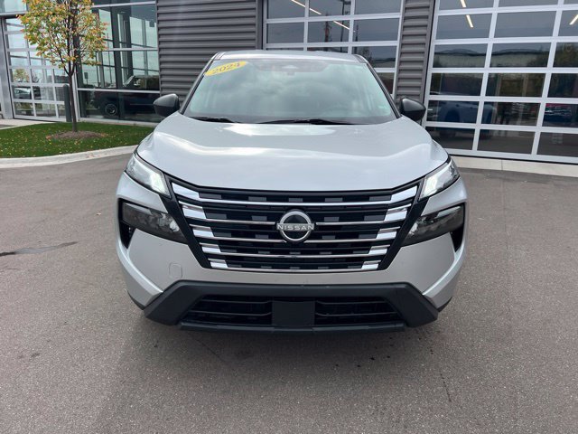 Used 2024 Nissan Rogue S AWD/4WD image 2