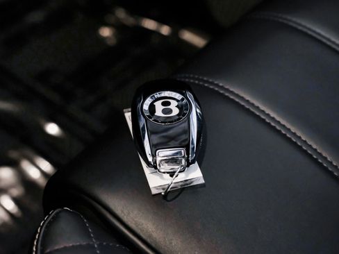 Used 2017 Bentley Bentayga image 60