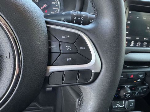 Used 2021 Jeep Renegade Latitude image 29