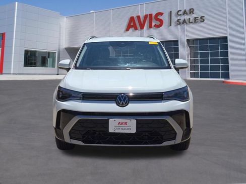 Used 2025 Volkswagen Taos SE AWD/4WD image 10