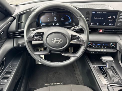 Used 2025 Hyundai Elantra Sport FWD image 14