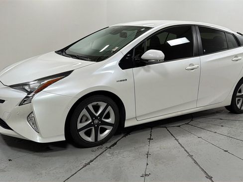 Used 2016 Toyota Prius Four image 1
