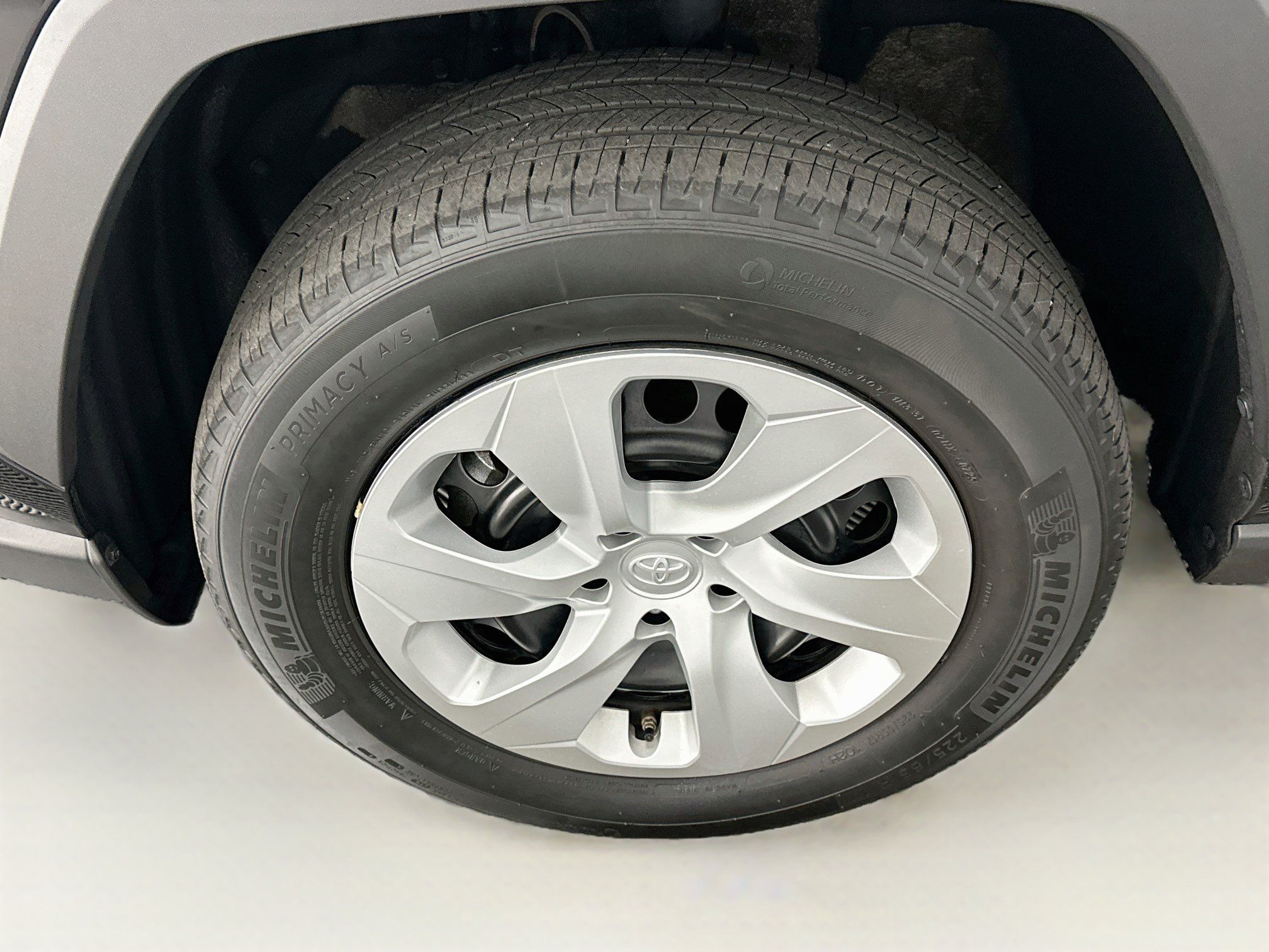 Used 2025 Toyota RAV4 LE AWD/4WD image 11