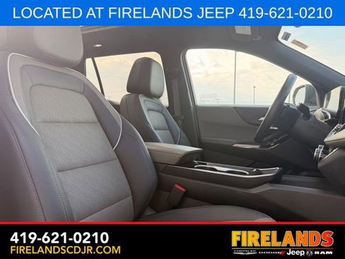 Used 2025 Chevrolet Equinox LT w/ Convenience Package II FWD image 12