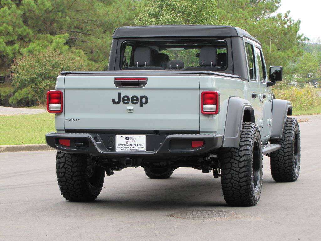 Used 2023 Jeep Gladiator Sport AWD/4WD image 11