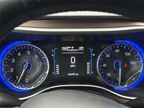 Used 2017 Chrysler Pacifica Touring-L image 27