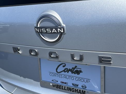 Used 2025 Nissan Rogue SV AWD/4WD image 8
