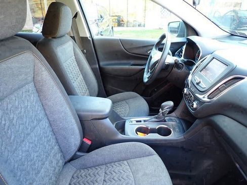 Used 2023 Chevrolet Equinox LT image 3