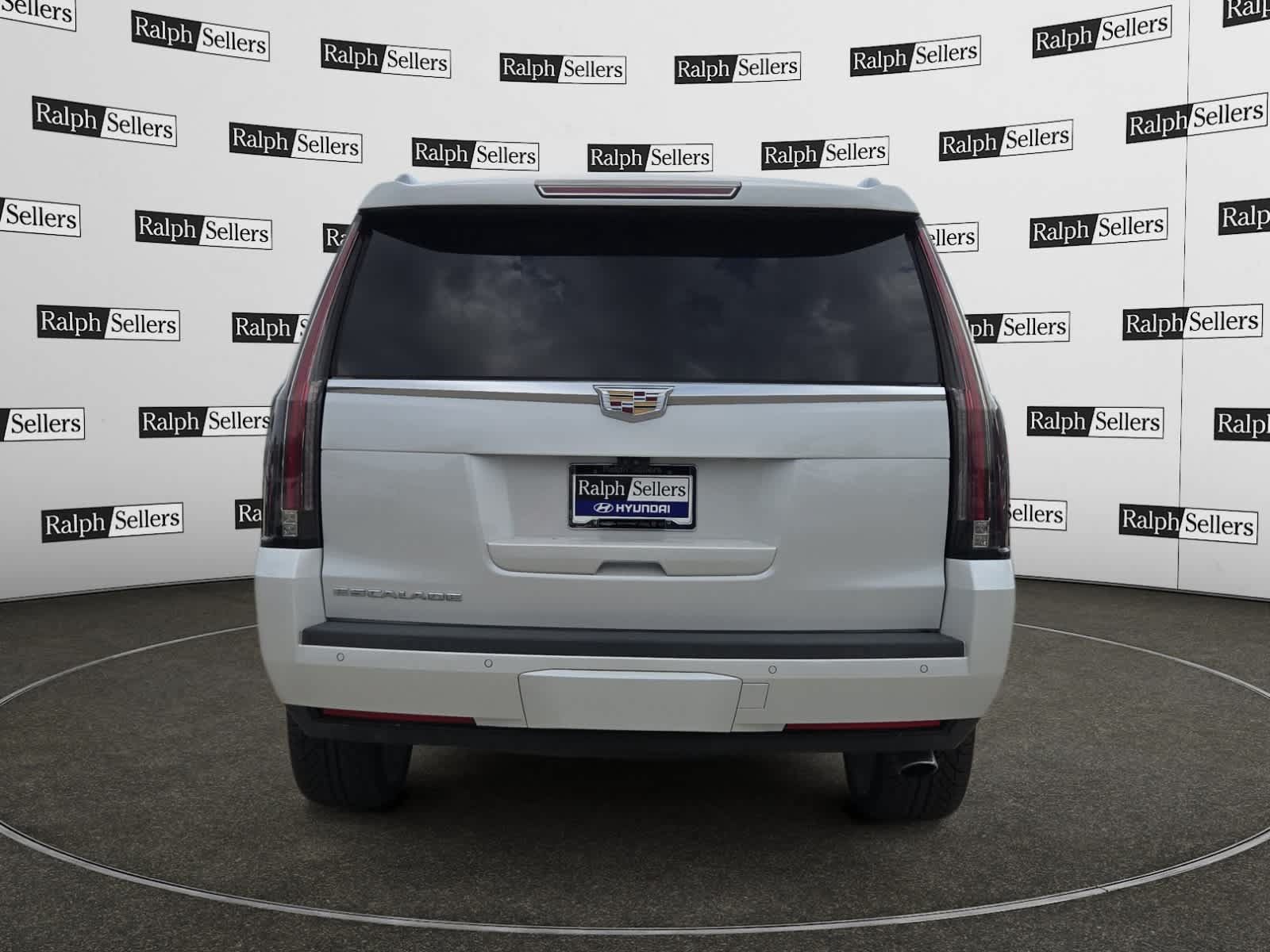 Used 2018 Cadillac Escalade Platinum RWD image 5