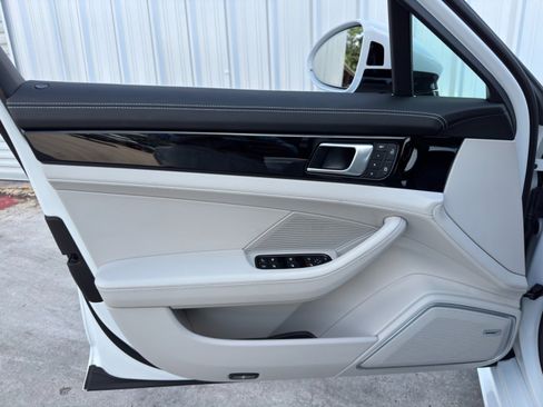 Used 2023 Porsche Panamera 4S w/ Sportdesign Package image 46