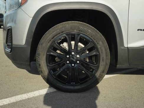Used 2023 GMC Acadia SLE w/ Driver Convenience Package image 11