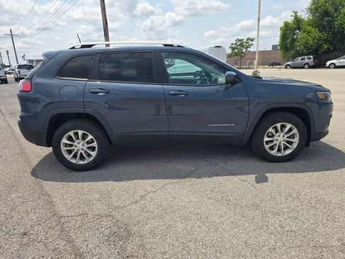 Used 2020 Jeep Cherokee Latitude w/ Cold Weather Group AWD/4WD image 3