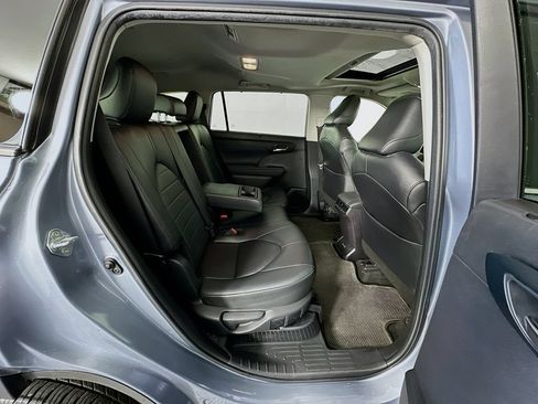 Used 2024 Toyota Highlander XLE FWD image 29