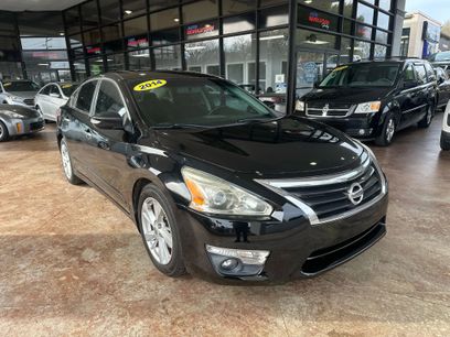 Used 2014 Nissan Altima 2.5 SV w/ Convenience Package