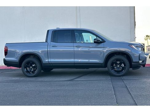New 2026 Honda Ridgeline Black Edition image 3