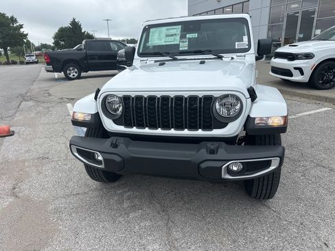 New 2025 Jeep Gladiator Sport image 10