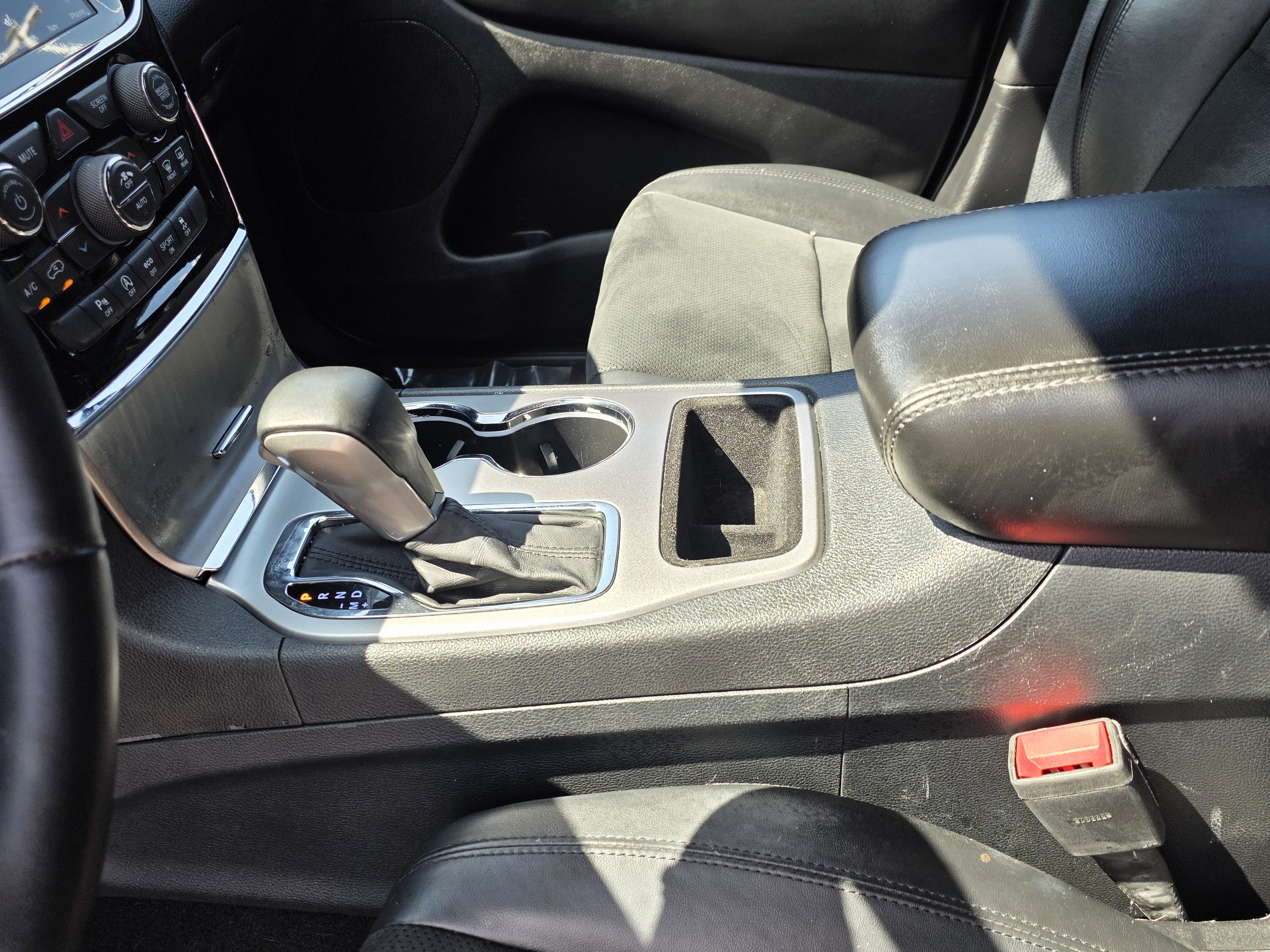 Certified 2019 Jeep Grand Cherokee Laredo w/ Laredo X Package RWD image 13