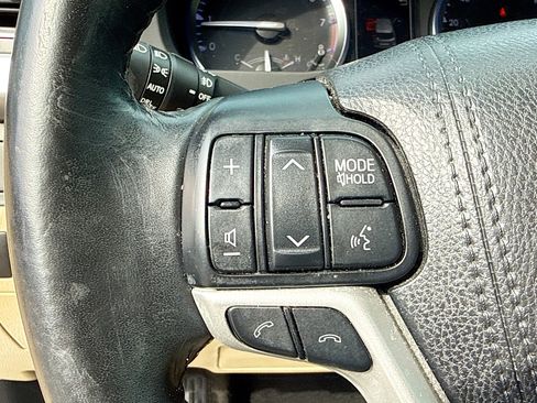 Used 2018 Toyota Highlander Limited FWD image 37