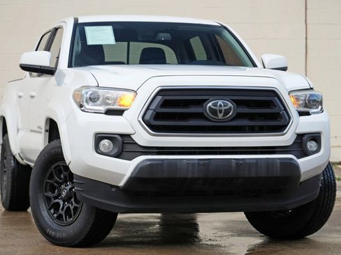 Used 2021 Toyota Tacoma SR5 RWD image 2