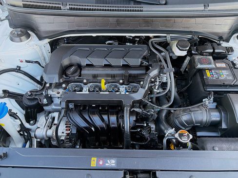 Used 2025 Hyundai Venue SEL FWD image 32