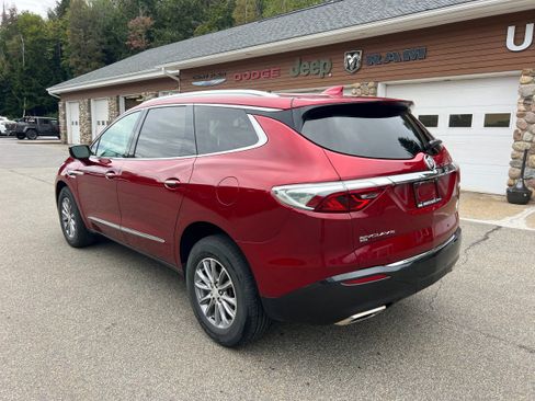Used 2022 Buick Enclave Essence AWD/4WD image 7