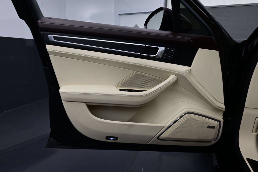 Certified 2023 Porsche Panamera 4 Platinum Edition AWD/4WD image 7
