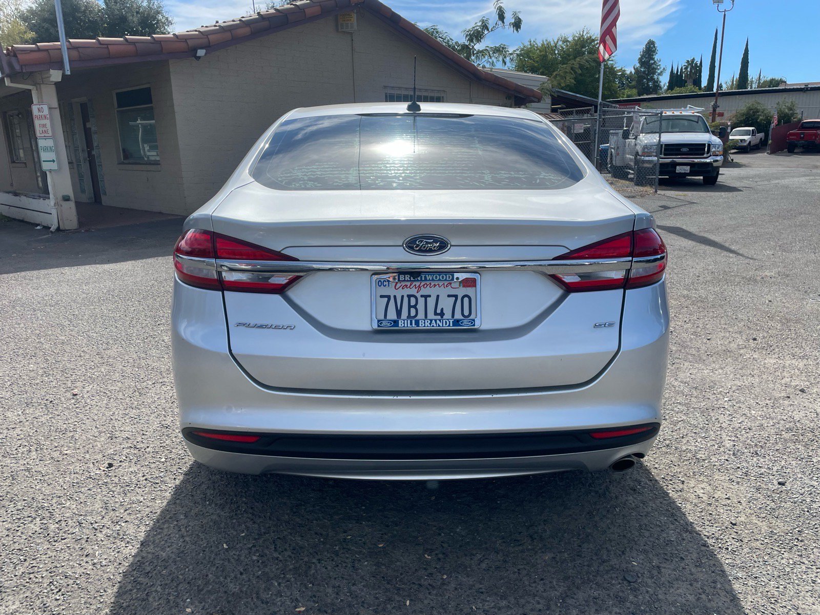 Used 2017 Ford Fusion SE FWD image 8