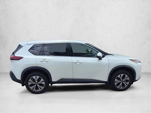 Used 2021 Nissan Rogue SV FWD image 3