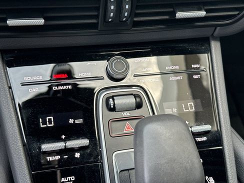 Certified 2023 Porsche Cayenne AWD/4WD image 21