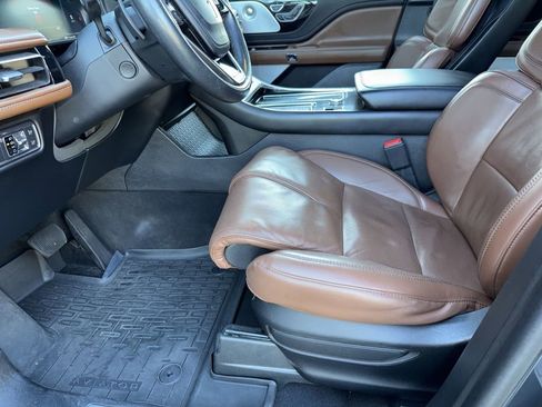 Used 2023 Lincoln Aviator Reserve w/ Equipment Group 201A image 18