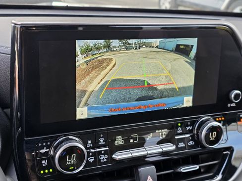 Used 2023 Toyota Highlander Limited AWD/4WD image 17