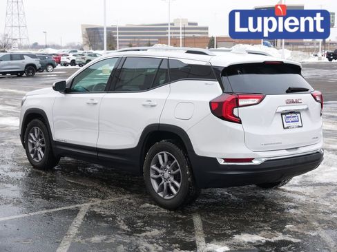 Used 2024 GMC Terrain SLT w/ Infotainment Package II image 8