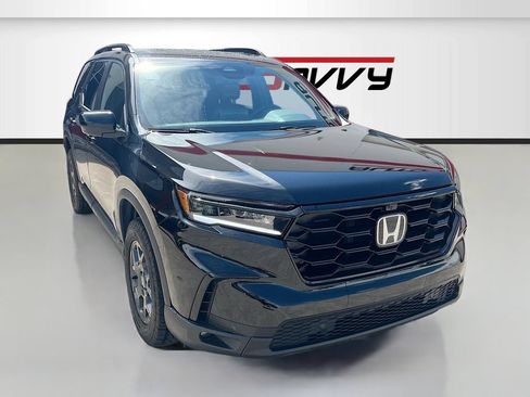 Used 2025 Honda Pilot TrailSport image 1