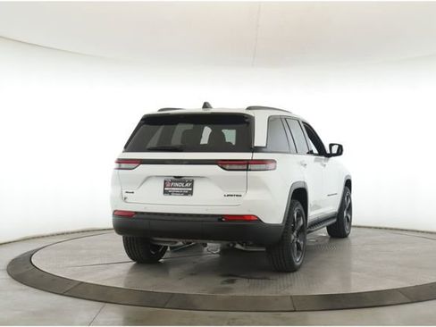 Used 2025 Jeep Grand Cherokee Limited w/ Black Appearance Package image 7