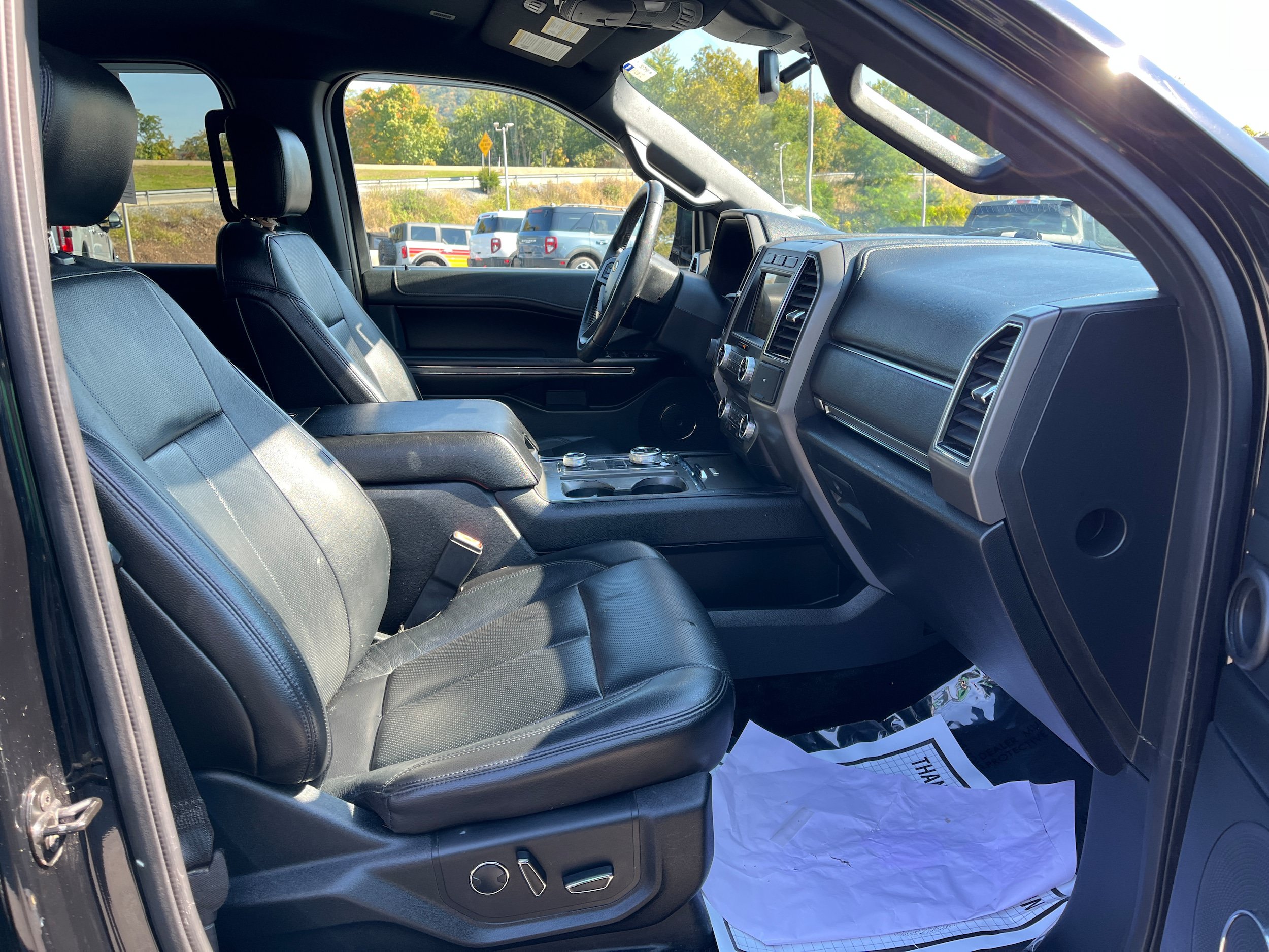Used 2018 Ford Expedition Max XLT w/ Equipment Group 202A AWD/4WD image 5