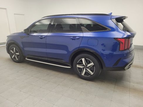 Used 2023 Kia Sorento S w/ Panoramic Sunroof Package image 3