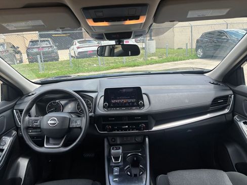 Used 2025 Nissan Rogue SV FWD image 35