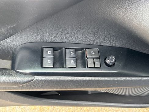 Used 2019 Toyota Camry LE image 6