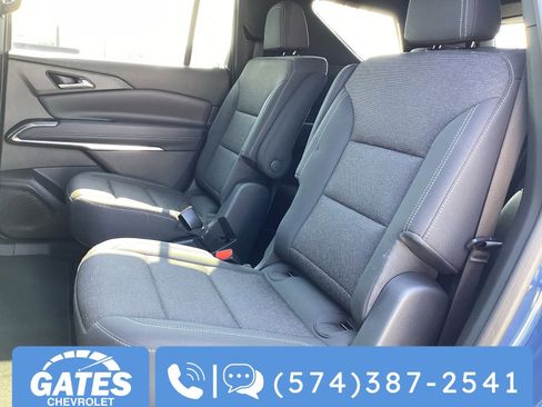 Used 2025 Chevrolet Traverse LT image 17
