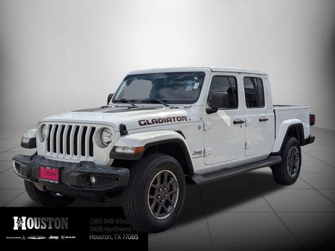 Used 2023 Jeep Gladiator Overland w/ Popular Equipment Package image 3
