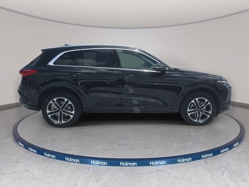 Certified 2025 Audi Q5 Premium w/ Convenience Package AWD/4WD image 4