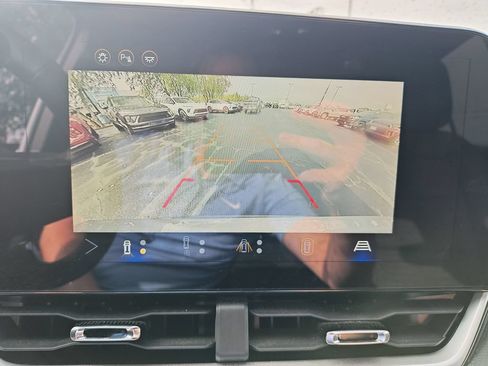 Used 2025 Chevrolet Equinox LT w/ Safety and Technology Package FWD image 23