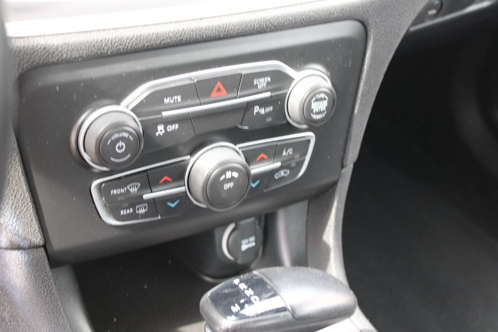 Used 2022 Dodge Charger SXT RWD image 12