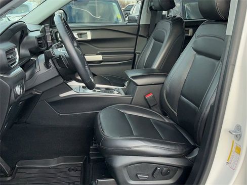 Used 2021 Ford Explorer XLT w/ Equipment Group 202A image 14